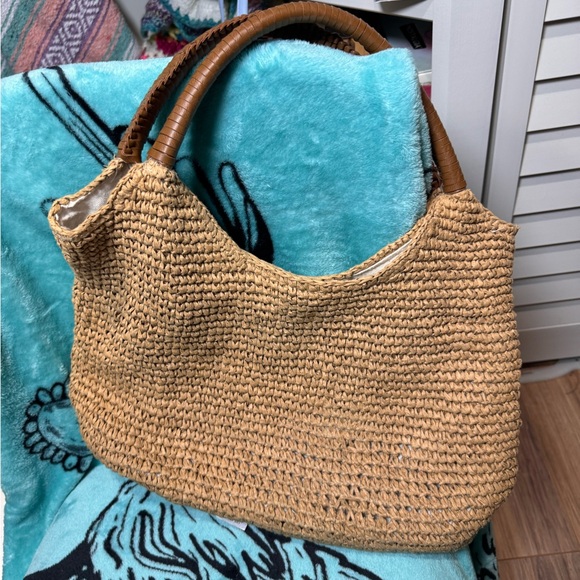 Tommy Bahama Handbags - Tommy Bahama Woven Straw Shoulder Bag with Brown Handles